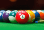 boules sur table de billard