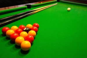 boules sur un tapis de billard