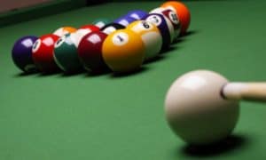 jeu de boules sur tapis de billard