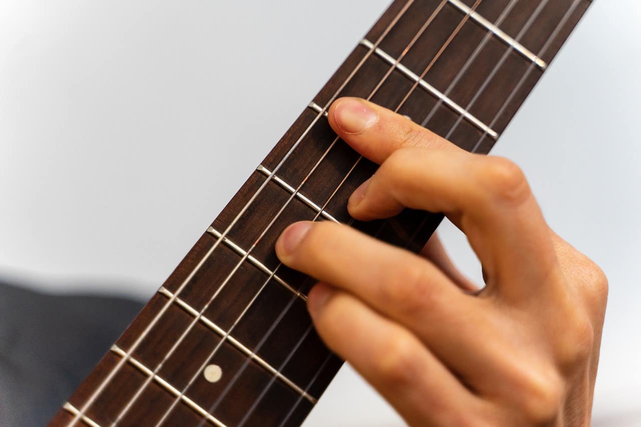 Jouer de la guitare électrique nos conseils pour bien débuter en février 2021
