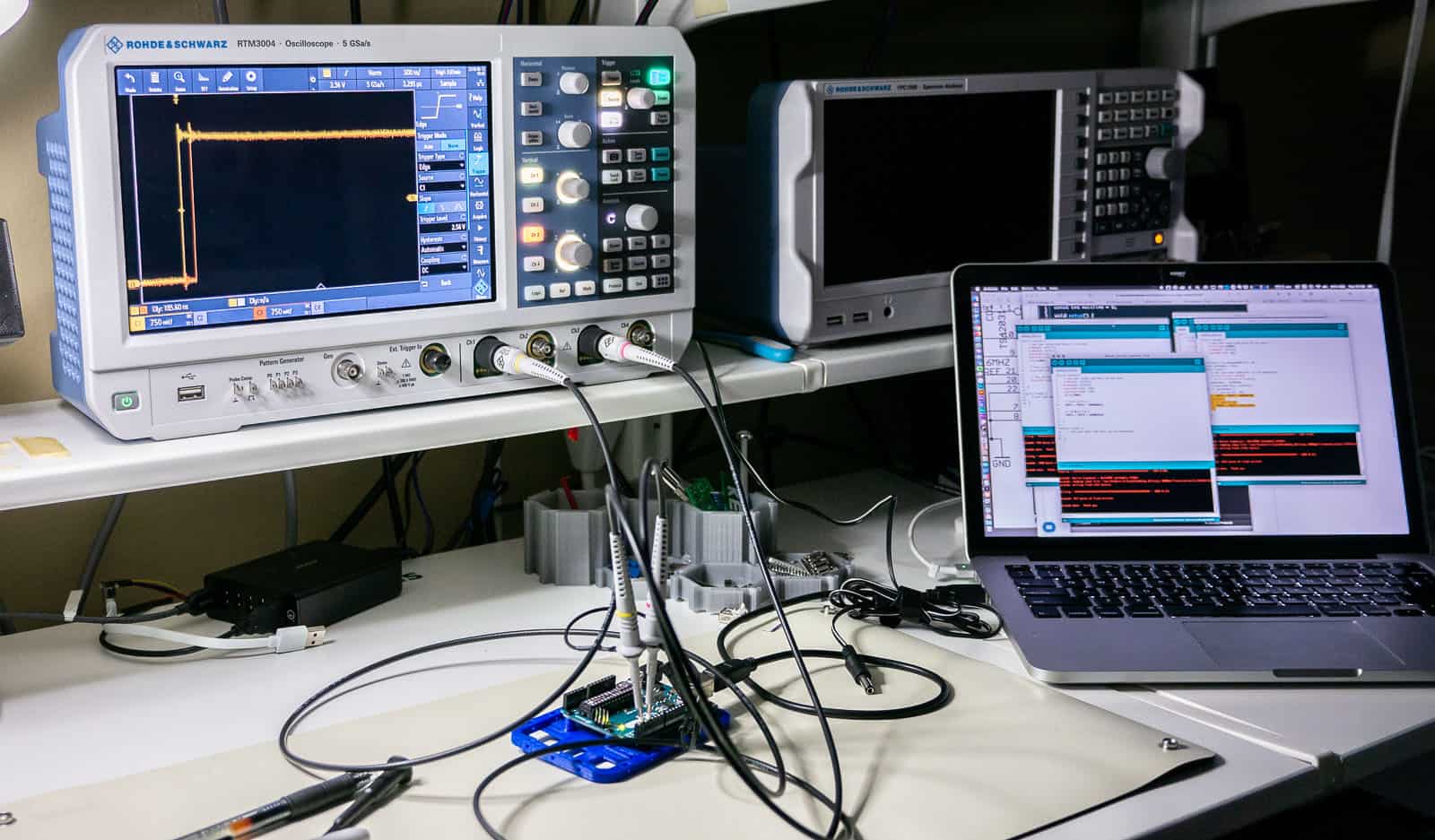 oscilloscope et ordinateur