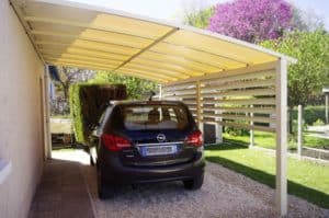 abri de voiture attaché