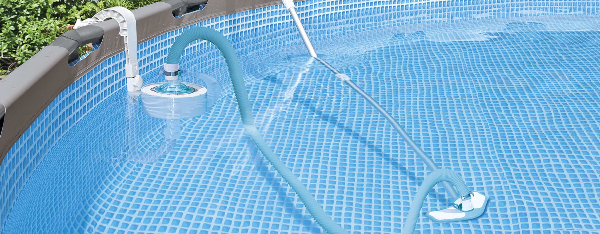 balais de piscine moderne
