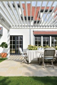 pergola bioclimatique au jardin