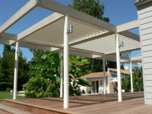 pergola bioclimatique blanche