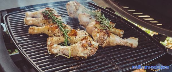Des poulets grillée par un grill électrique