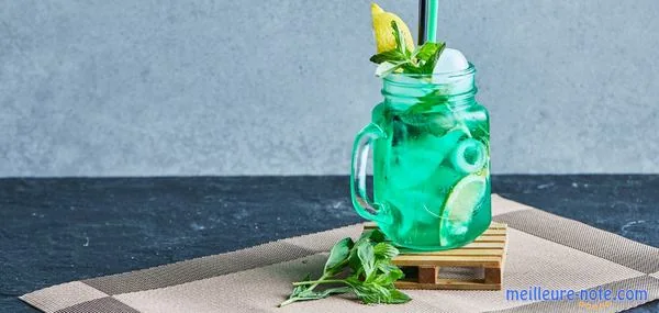 De la limonade avec du sirop de menthe