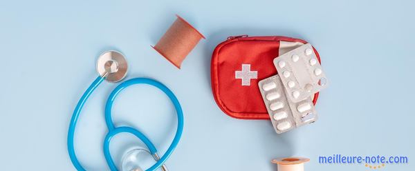 une trousse et des médicament