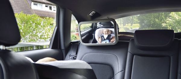 un rétroviseur miroir dans une voiture