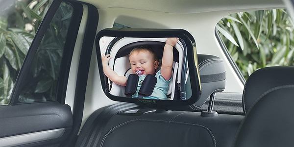 un rétroviseur miroir pour bébé 