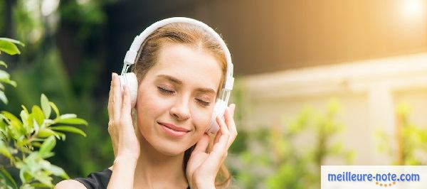 Une femme qui écoute de la bonne music