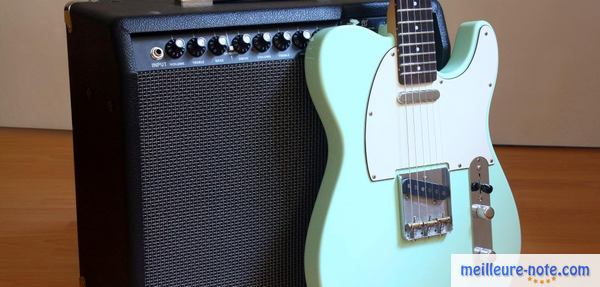 un ampli et une guitare 