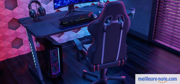 un PC gamer et un fauteuil