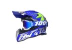 un casque bleu pour motocross