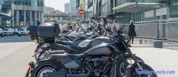 des motos avec leur top case