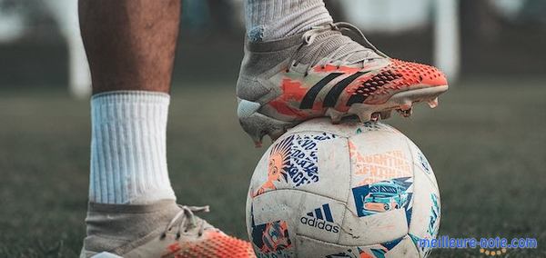 Quelle est la chaussure de foot la plus légère ? - footpack.