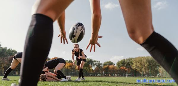 Des joueuses de rugby sur le terrain