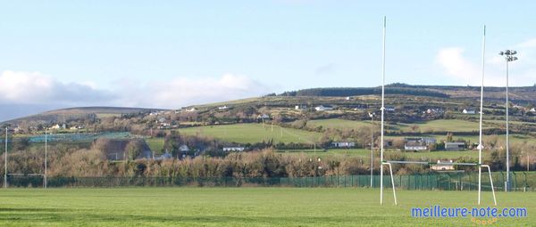 Un terrain de rugby en pleine nature