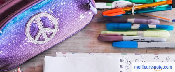 Une grande trousse avec une grande capacité