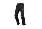 un pantalon noir pour moto