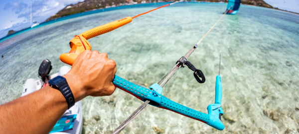 Une barre de kitesurf de marque Duotone