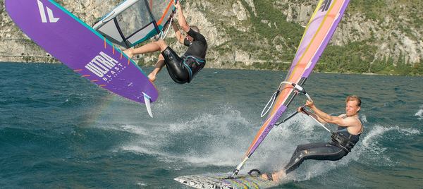 deux windsurfs fanatic flottent