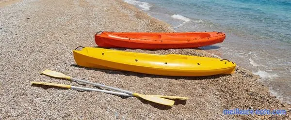 deux kayak sur la plage