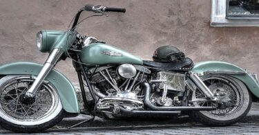 une moto collection vert armée